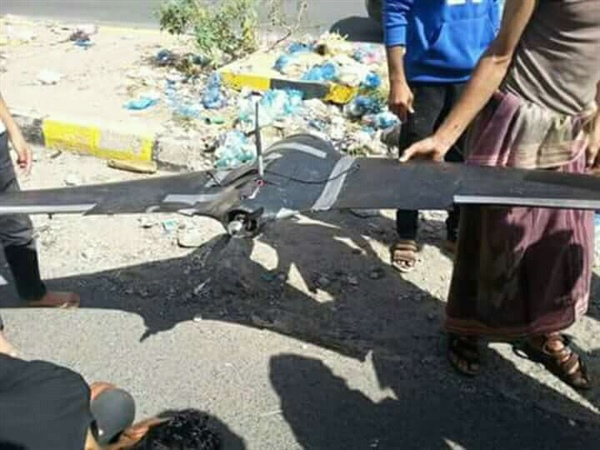 طائرة استطلاع للحوثيين تم إسقاطها اليوم بتعز