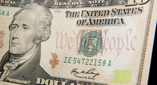الدولار يهوي بسبب خطة «ترامب» الضريبية