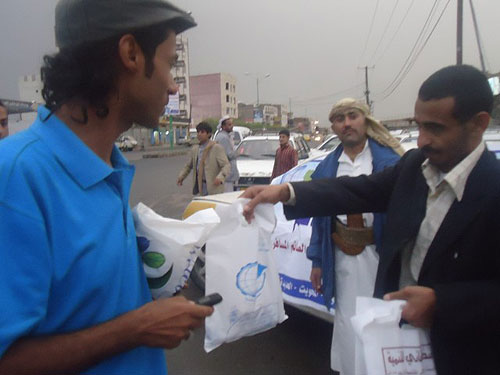منظمة تفاني تنفذ مشروعها الأول لإفطار الصائم المسافر في فرز العاصمة صنعاء