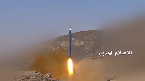 الحوثيون يطلقون صاروخاً باليستياً على مقر الفريق علي محسن بمأرب