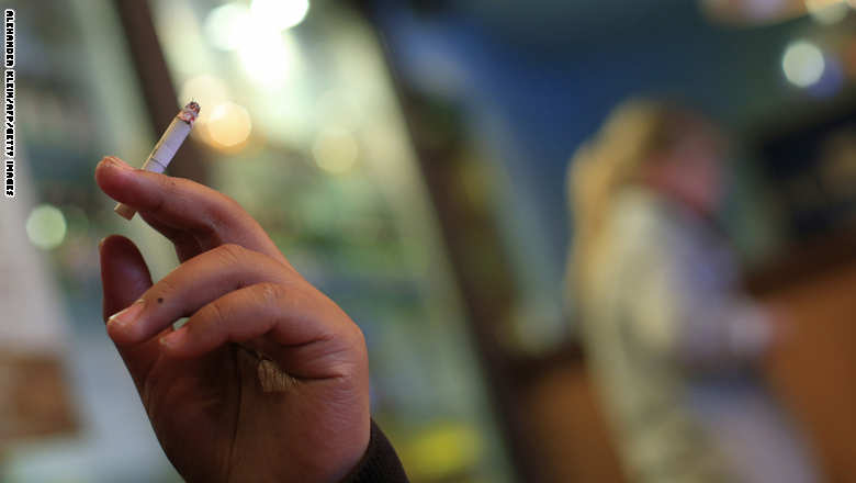 «هدية» من العريفي لمن يمتنع عن التدخين طوال شهر رمضان
