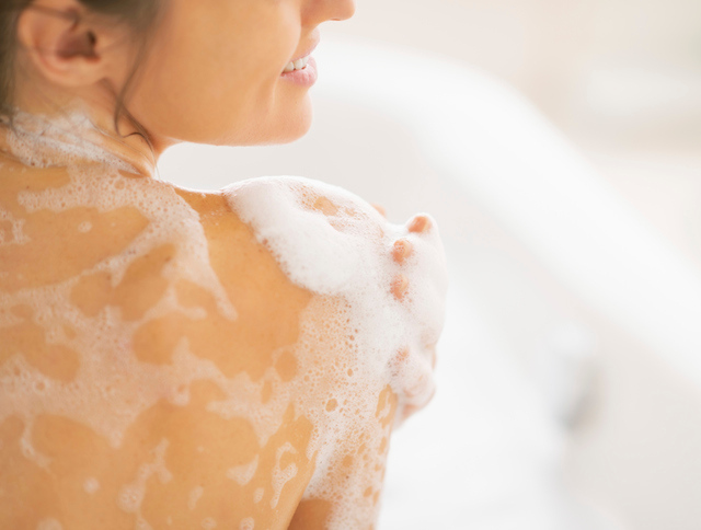 جزء في جسدكَ لا يُمكنكَ تنظيفه وتبقى فيه الأوساخ بعد الإستحمام
