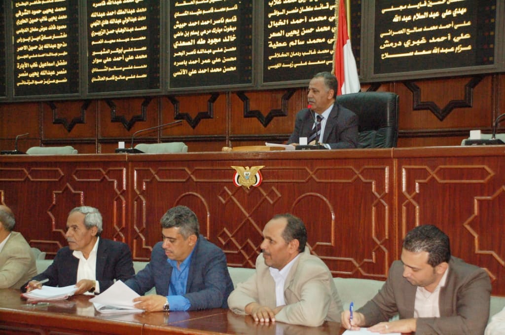 الحوثيون يرفعون الحصانة عن 35 برلمانياً من بينهم البركاني (أسماء)