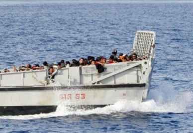 22 غريقا ومفقودين بينهم يمنيين قبالة سواحل اندونيسيا