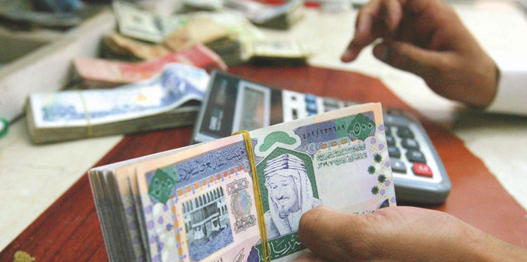 استقرار صرف العملات الخليجية والدولار في اليمن لليوم الثالث (قائمة بأسعار البيع والشراء)