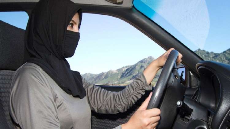 السعودية تحدد شروط منح المرأة رخصة قيادة السيارات