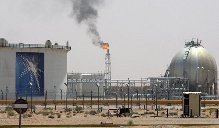 عجز موازنات الخليج «145» مليار دولار جراء إنخفاض النفط