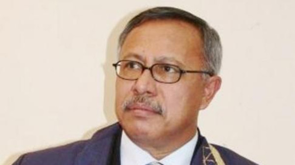 الحوثيون ينشرون فضيحة جديدة لرئيس حكومة الانقلابيين «بن حبتور» (وثائق)