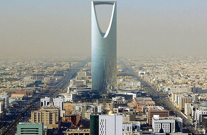 السعودية تلغي العلاوة السنوية وبدل التعيين للموظفين