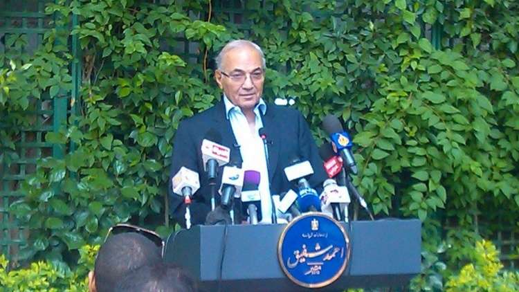 أحمد شفيق يعلن ترشحه للأنتخابات الرئاسية والإمارات تمنعه من السفر بعد ساعات من الاعلان