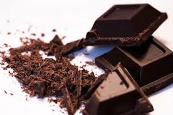الشوكولاته الداكنة تحسن المزاج والقدرات الذهنية