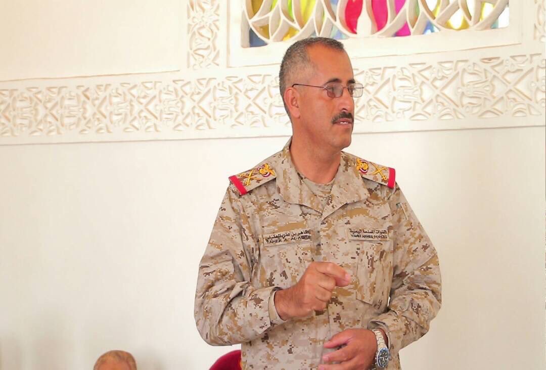 رئيس هيئة الأركان العامة للقوات المسلحة اليمنية اللواء ركن طاهر 