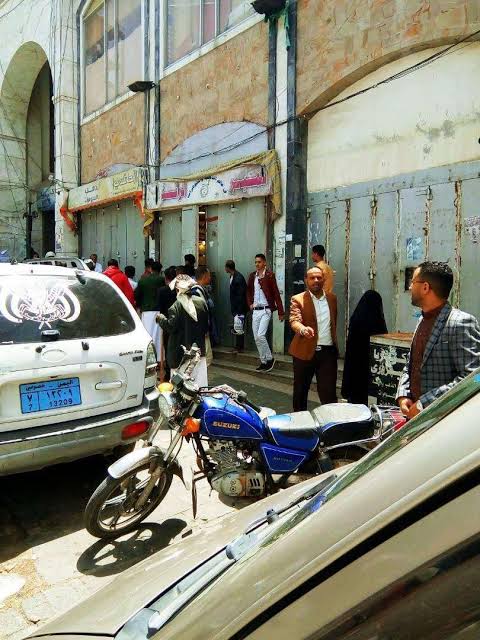 تجار جملة بإب يغلقون محلاتهم نتيجة منع الحوثيين تداول العملة