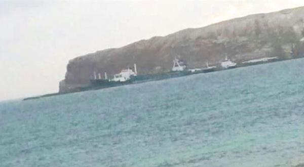 القوات البحرية للتحالف تستهدف سفن التهريب وتطالبها بمغادرة شواطئ شبوة