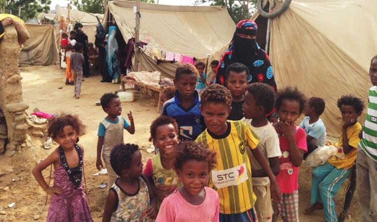عشرون مليون يمني بحاجة لمساعدات إنسانية نصفهم أطفال