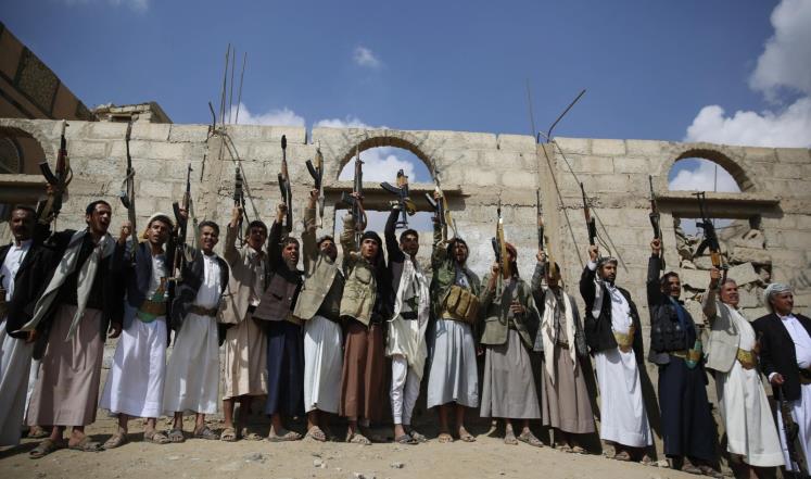 صحيفة دولية: الحوثيون يحاكون داعش في تكتيك الدروع البشرية